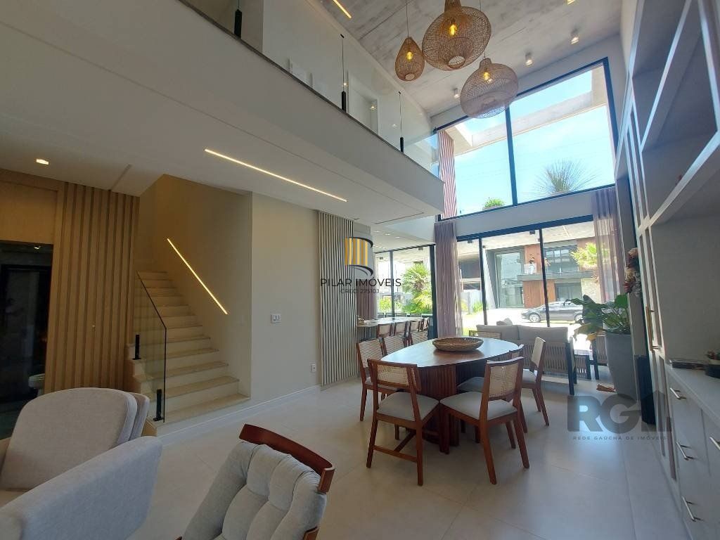 Casa de Condomínio 4 dormitórios no bairro Centro