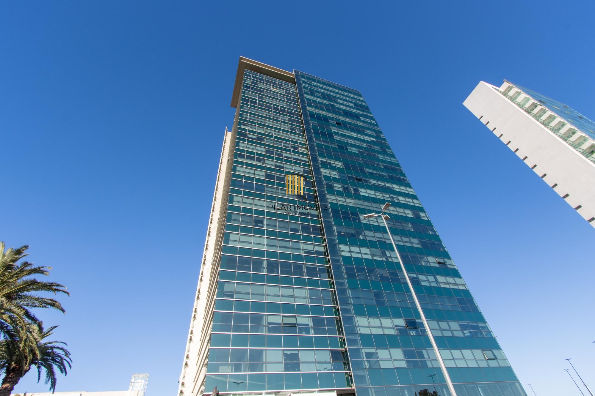 Sala Comercial no Ed. Cristal Tower  junto ao Barra Shopping no Bairro Cristal