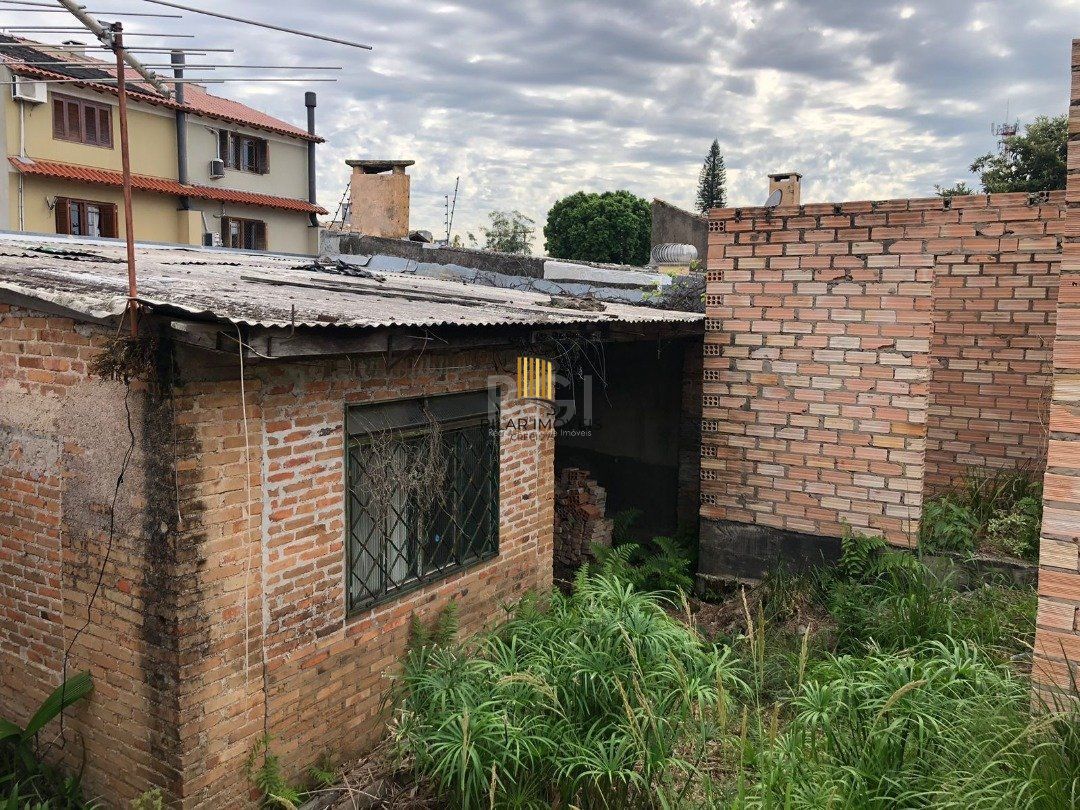 Terreno de 11x35 com projeto aprovado para duas casas de 167m2 com 3 dormitórios, amplo patio na frente e nos fundos.