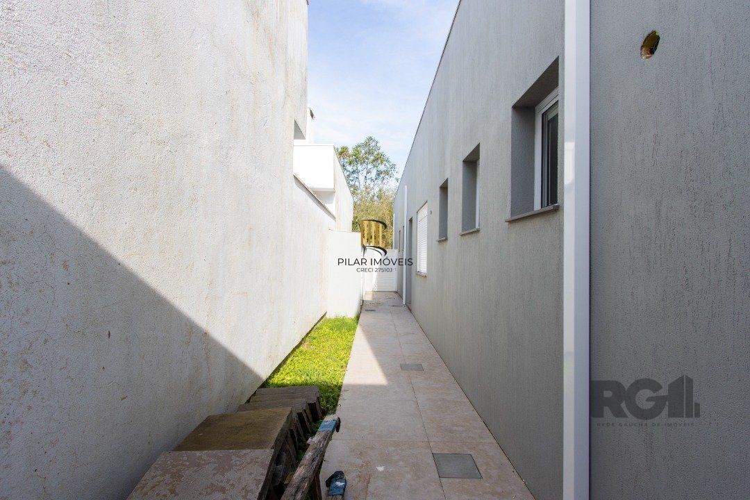 Casa de Condomínio 3 dormitórios no bairro Chapéu do Sol
