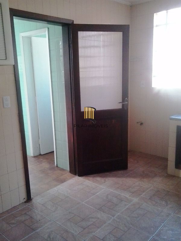 Casa para Venda - 250m², 5 dormitórios, 6 vagas - Menino Deus