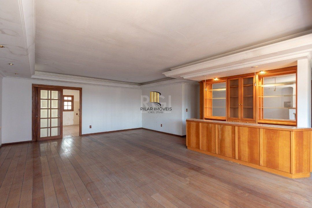 Casa para Venda - 460m², 4 dormitórios, sendo 1 suites, 4 vagas - Cristal