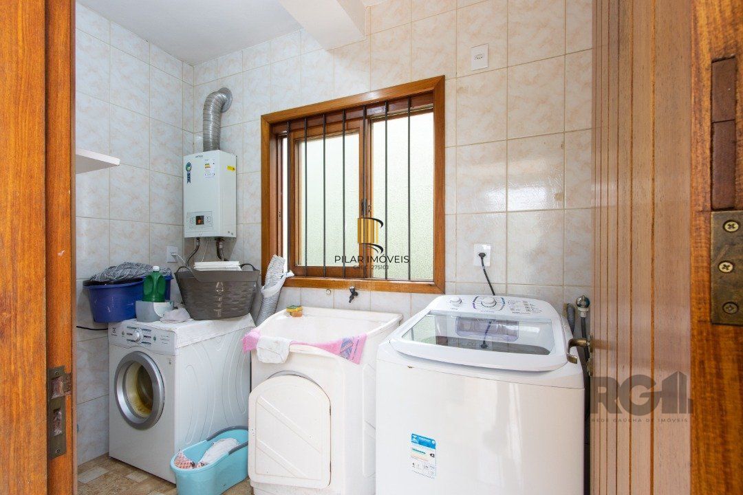 Casa 6 dormitórios no bairro Tristeza