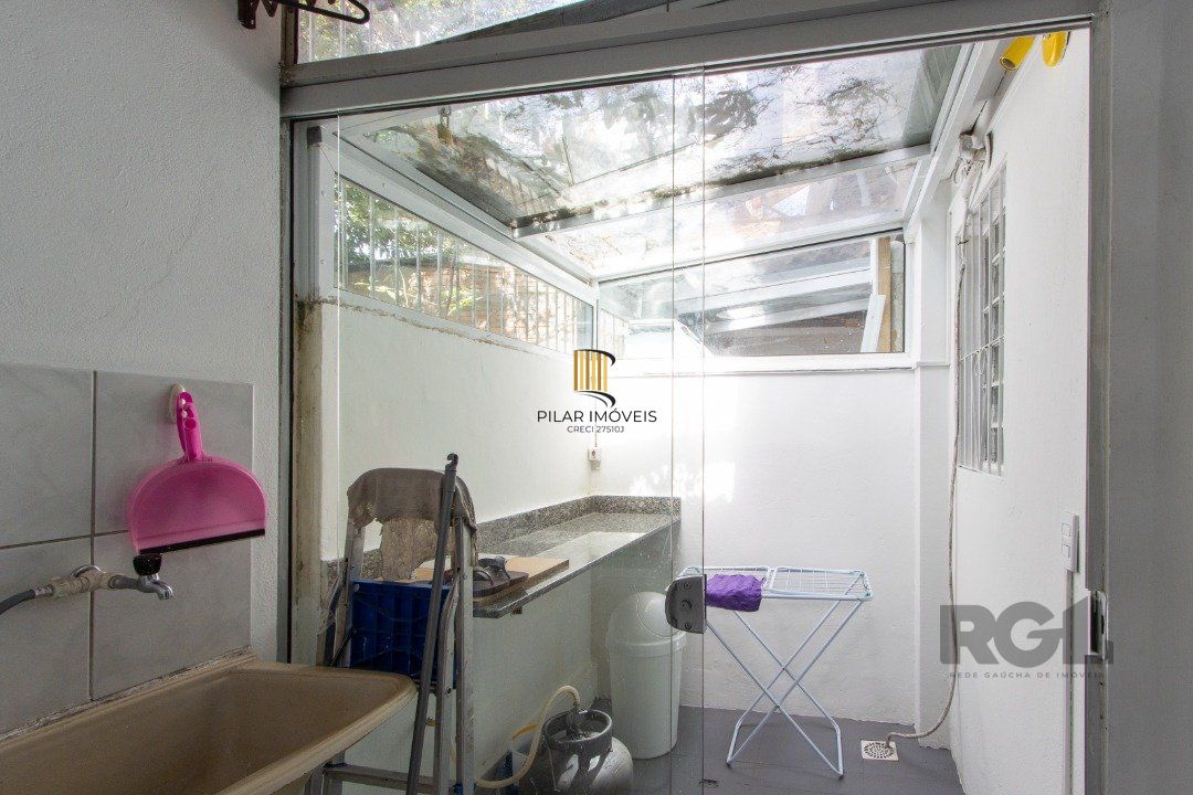 Casa de Condomínio 3 dormitórios no bairro Camaquã