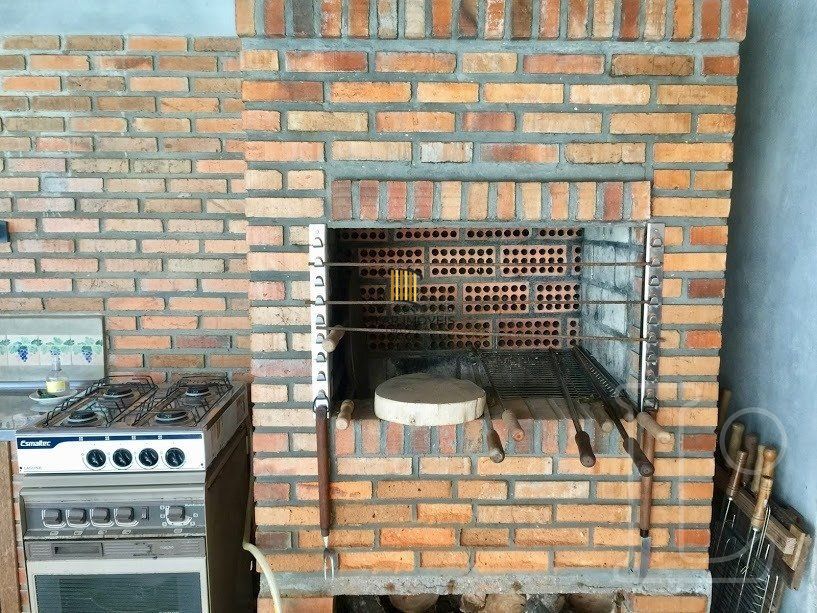 Casa para Venda - 570m², 3 dormitórios, sendo 1 suites, 2 vagas - Hípica