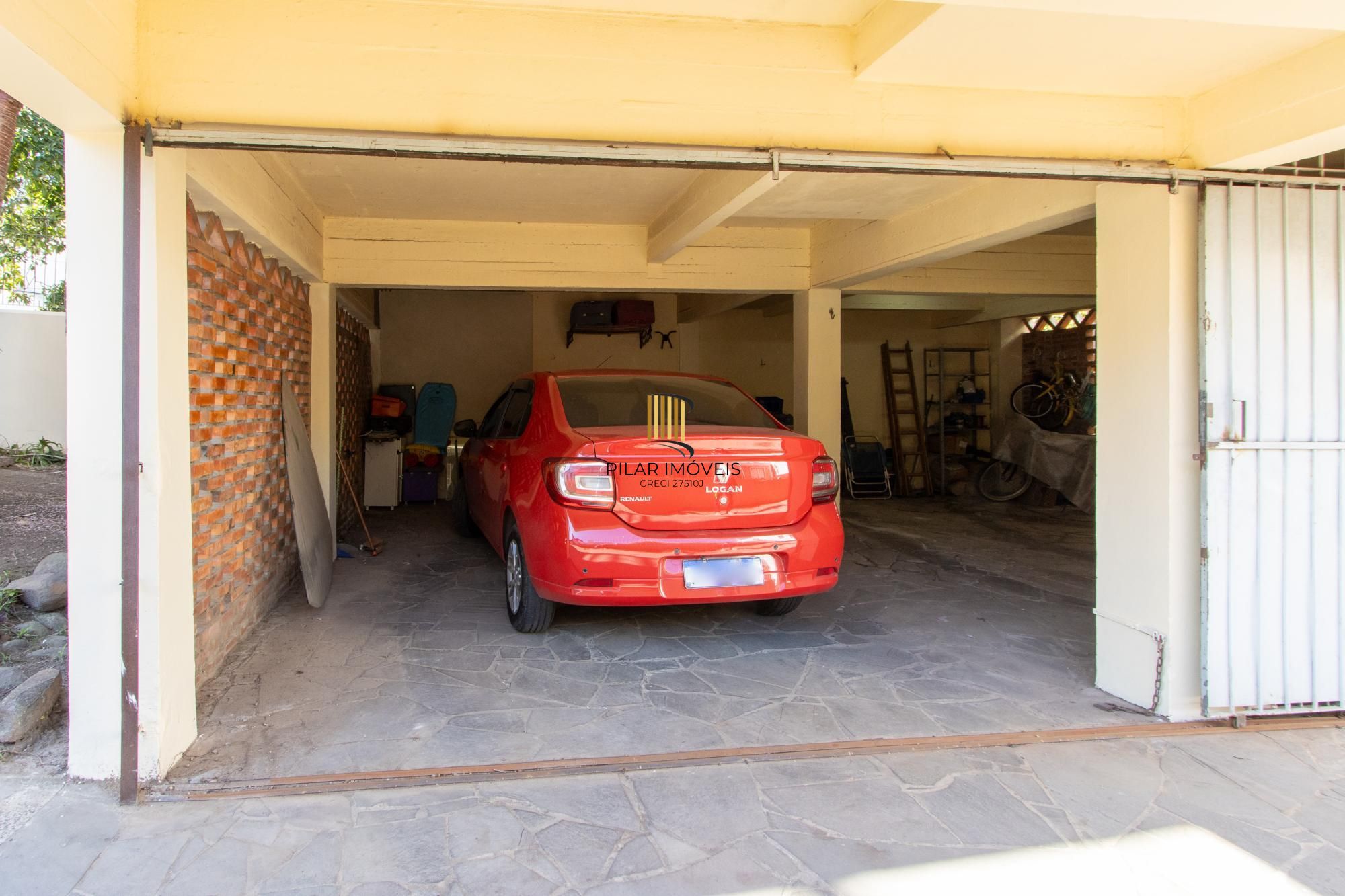 Apartamento com 88m², 2 dormitórios, 1 suíte, vaga coberta, no bairro Tristeza.