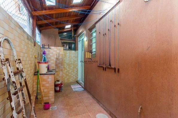 Casa em condomínio com 3 dormitórios, suíte, espaço gourmet.