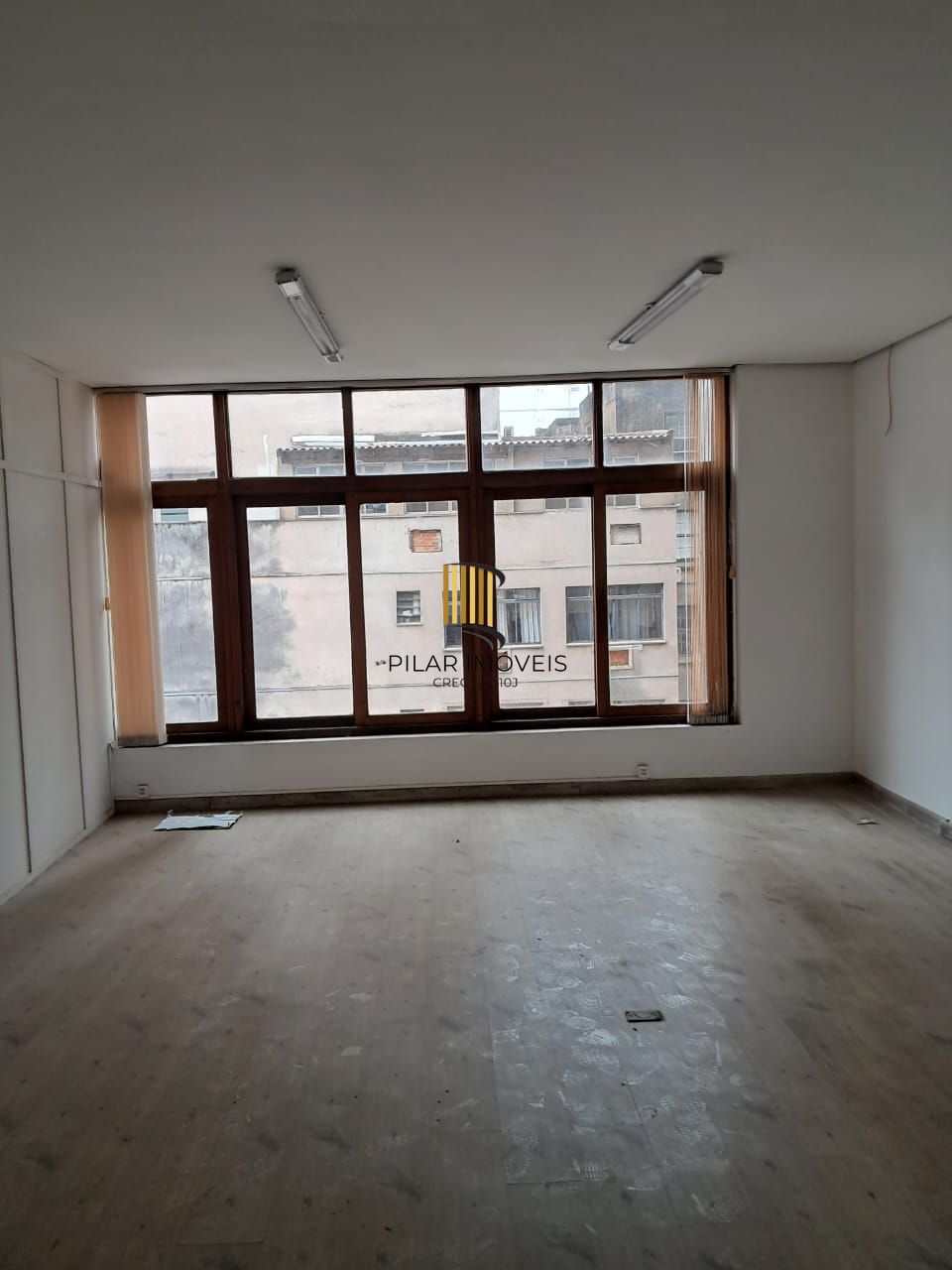 Conjunto/Sala para Venda - 57m² privativos no Centro Histórico