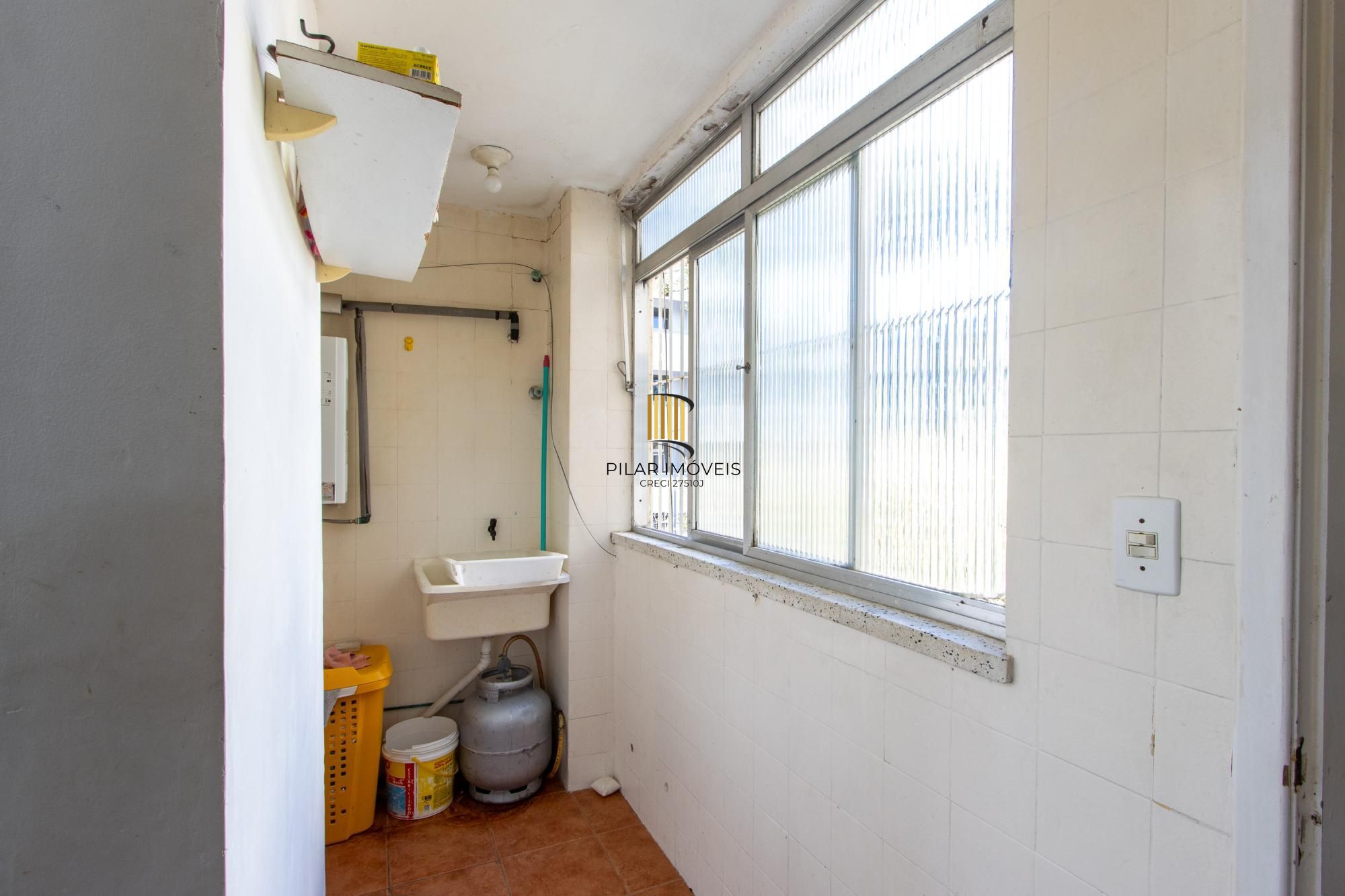 Apartamento com 88m², 2 dormitórios, 1 suíte, vaga coberta, no bairro Tristeza.