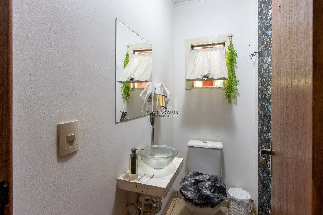 Casa 4 dormitórios no bairro Hípica