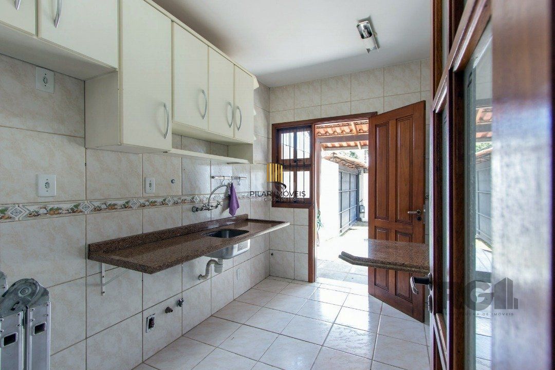 Casa 3 dormitórios no bairro Serraria