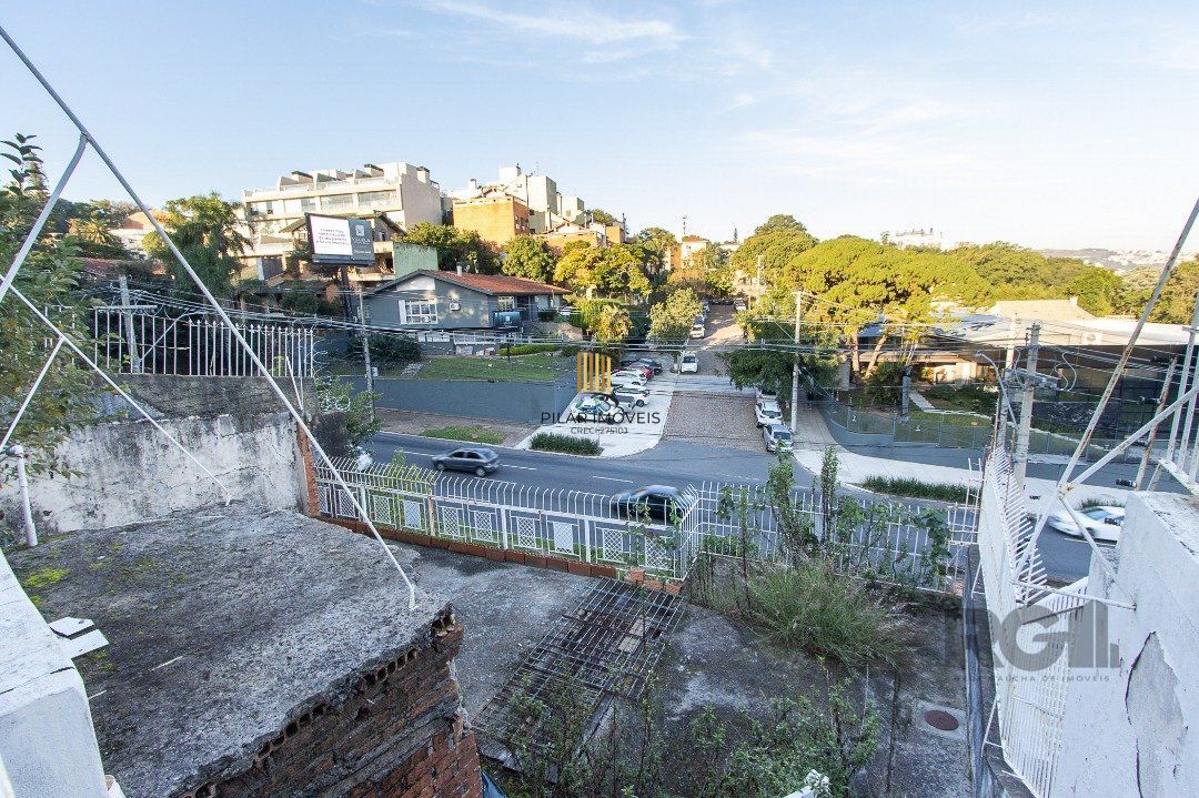 Casa 6 dormitórios no bairro Cristal