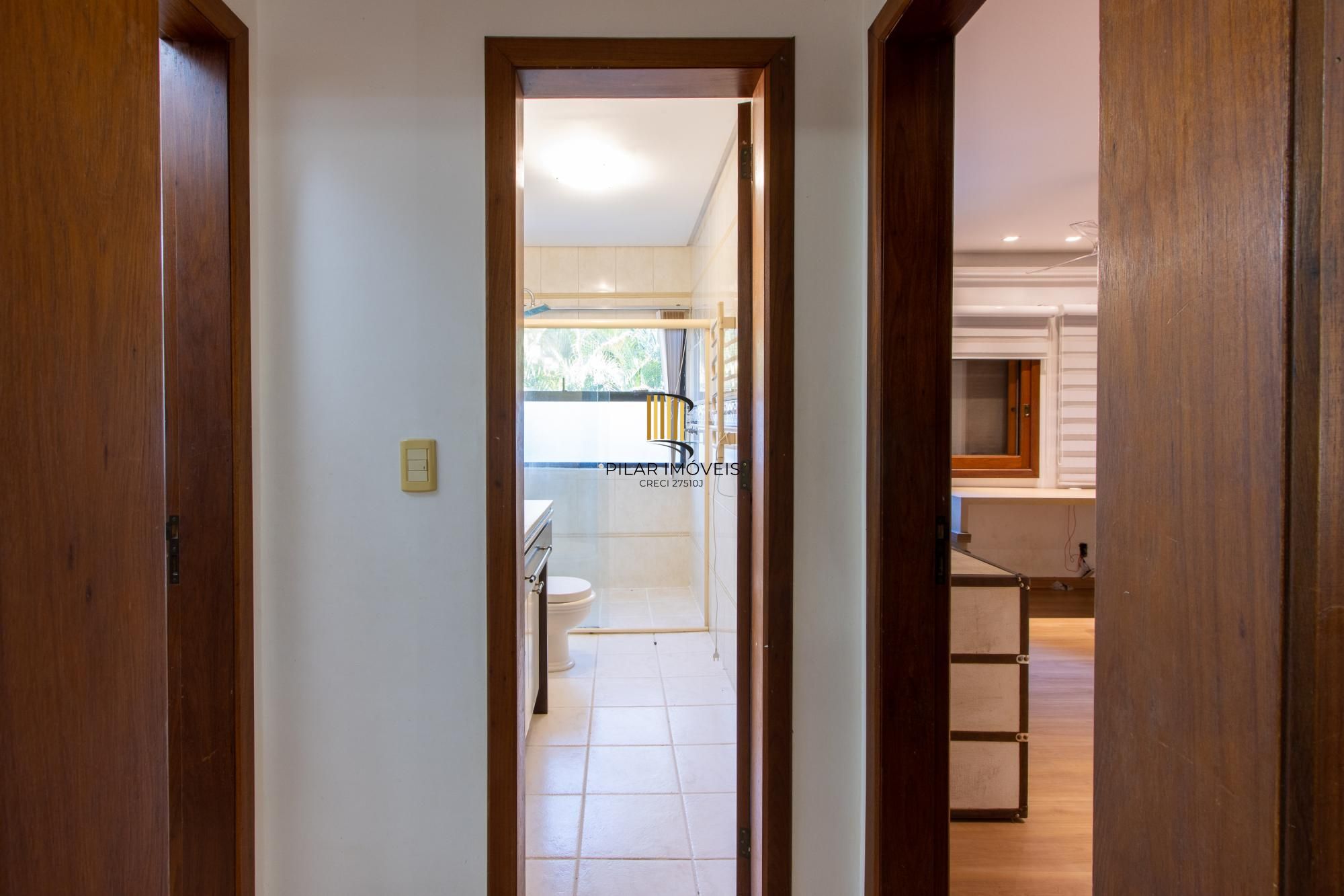 Excelente Casa em Condominio Fechado com 440,60m Dormitórios, sendo 2 Suítess
