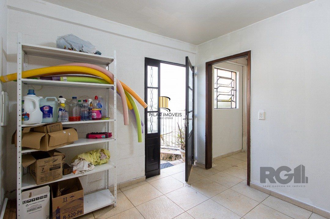 Casa 4 dormitórios no bairro Azenha