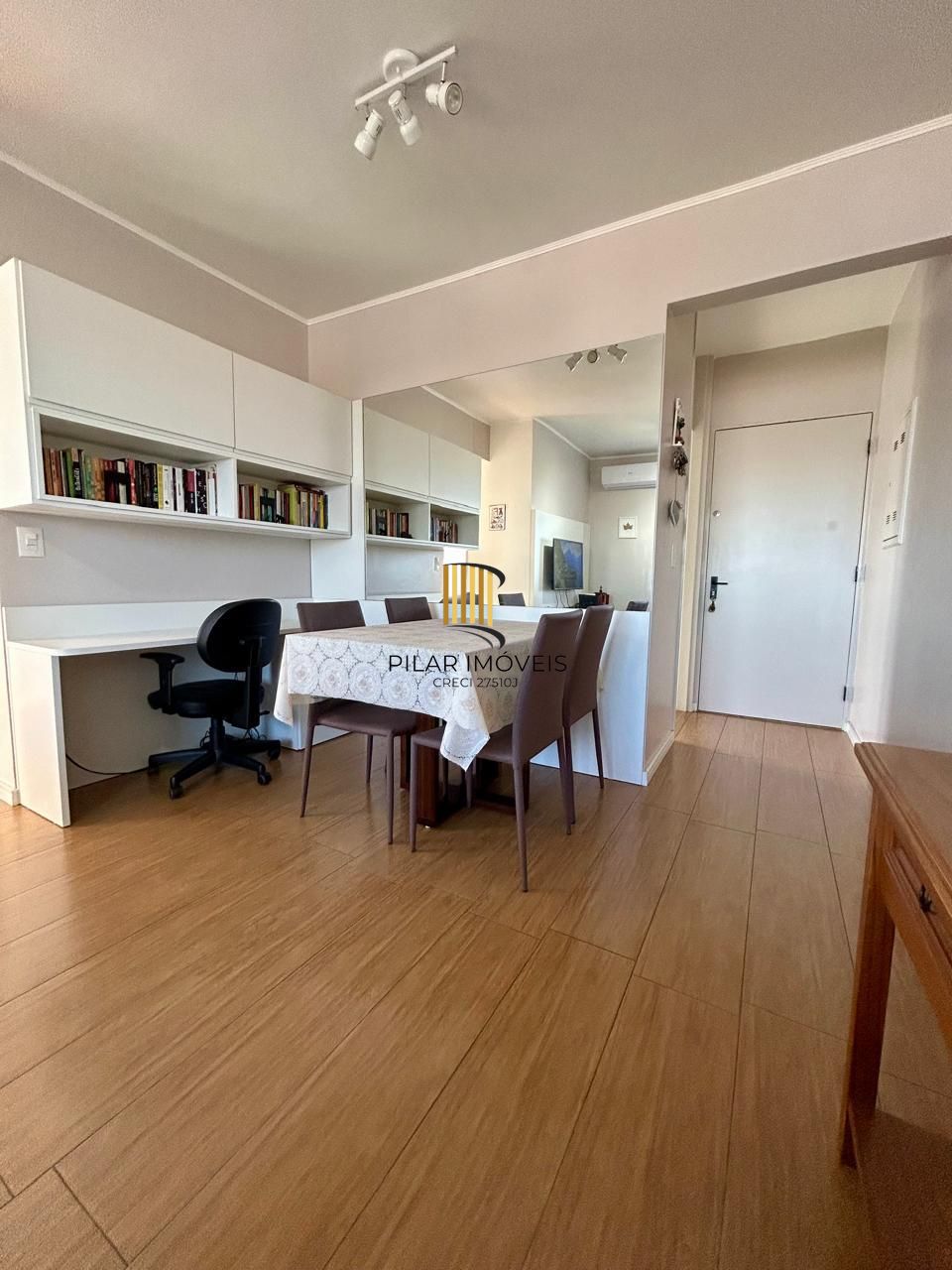 Belo apartamento, 2 quartos, elevador - Bairro Glória