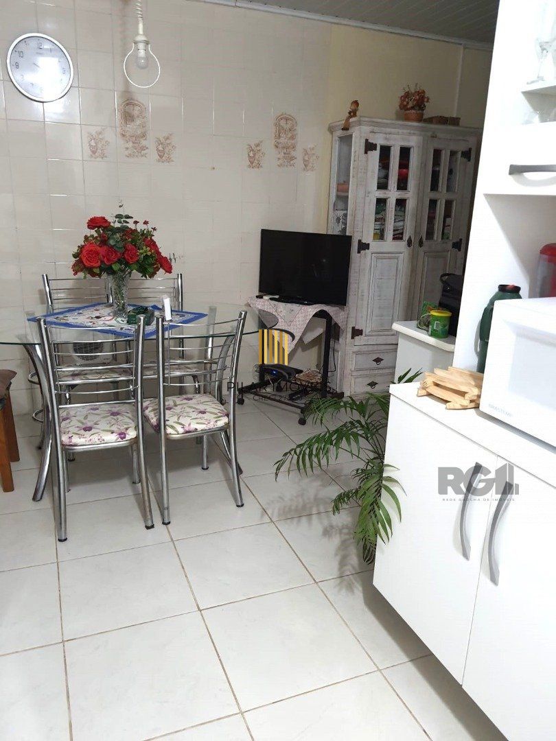 Casa térrea, 3 quartos, amplo pátio - Bairro Santa Tereza