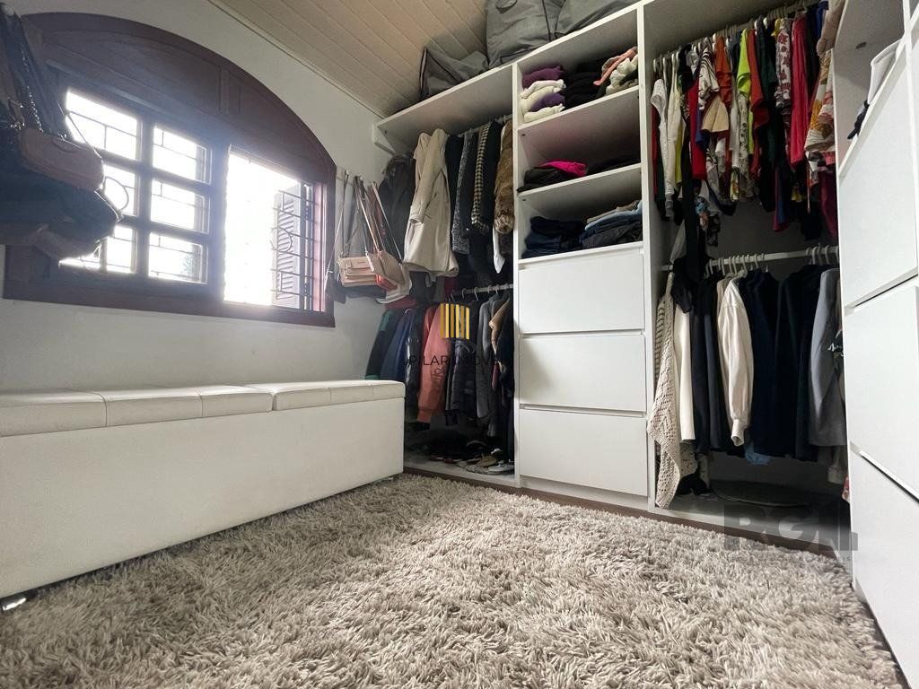 Casa 5 dormitórios no bairro Nonoai