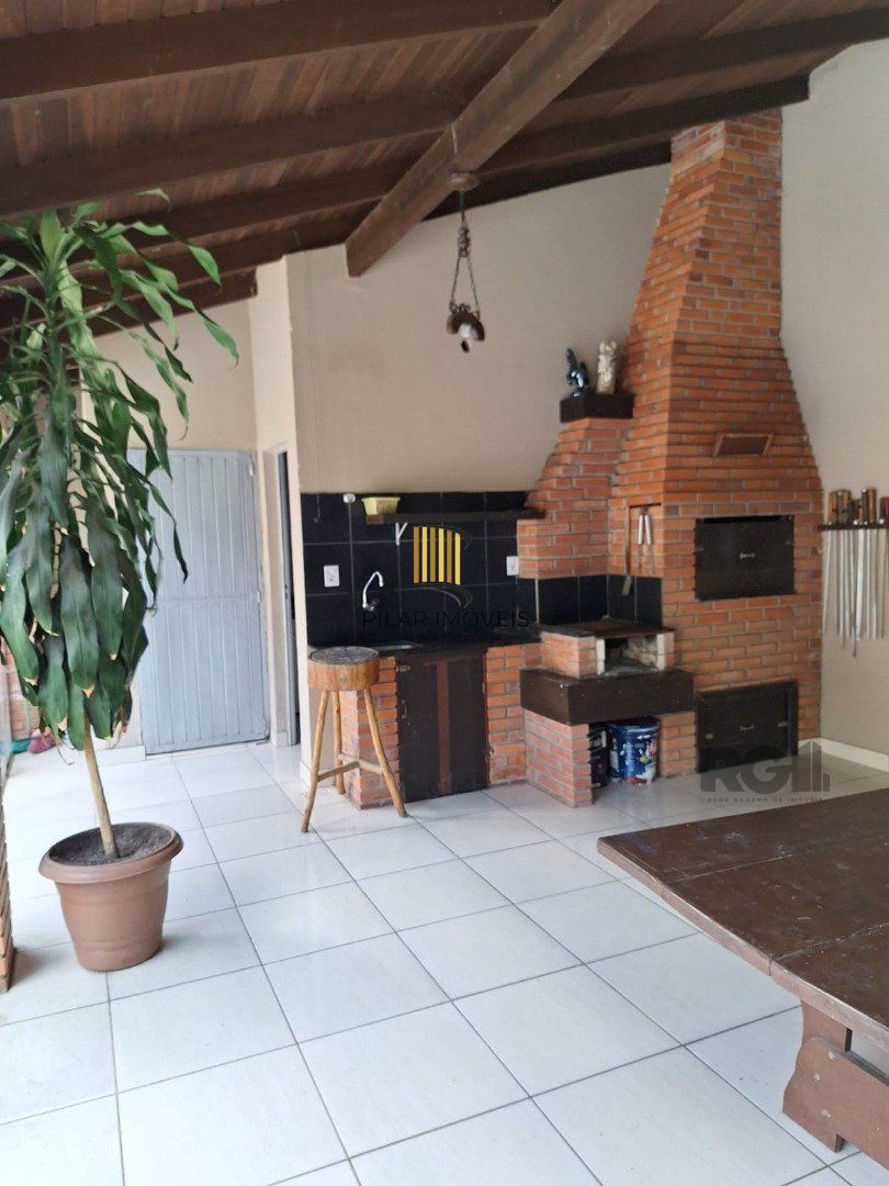 Casa 3 dormitórios no bairro Jardim Algarve