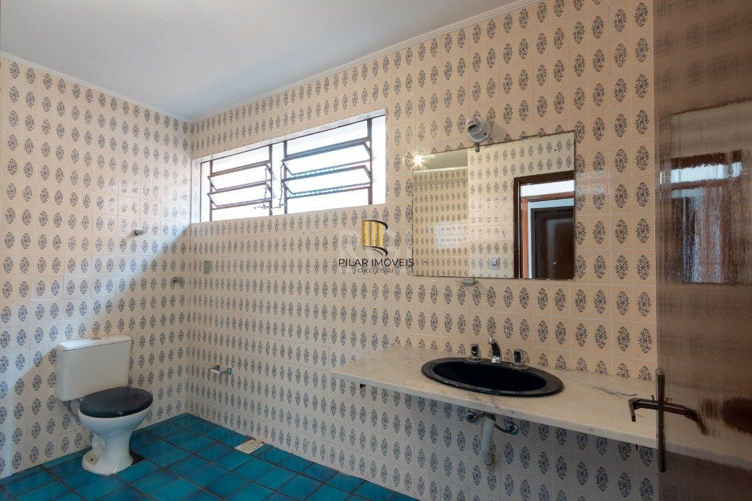 Casa para Venda - 454.7m², 5 dormitórios, sendo 1 suites, 8 vagas - Teresópolis