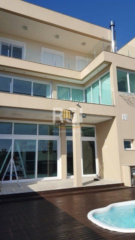 Casa para Venda - 350m², 3 dormitórios, sendo 1 suites, 2 vagas - Alto Teresópolis