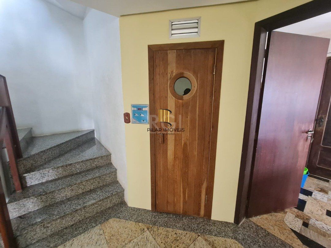 Casa para Venda - 464m², 5 dormitórios, sendo 4 suites, 4 vagas - Nonoai