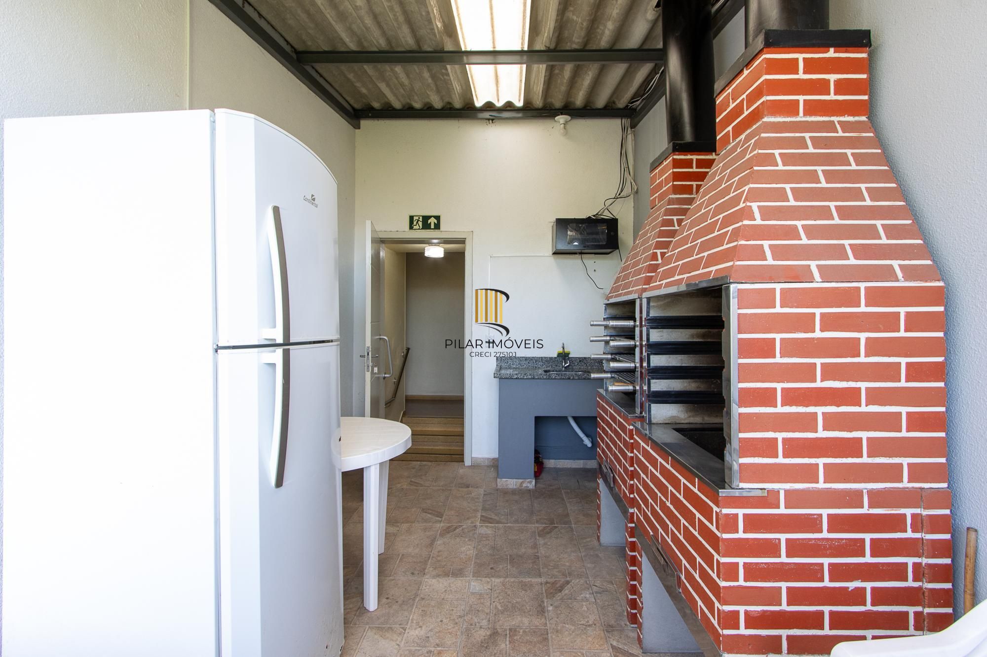 Apartamento com 1 quarto com vaga coberta e escriturada no bairro Cristal.