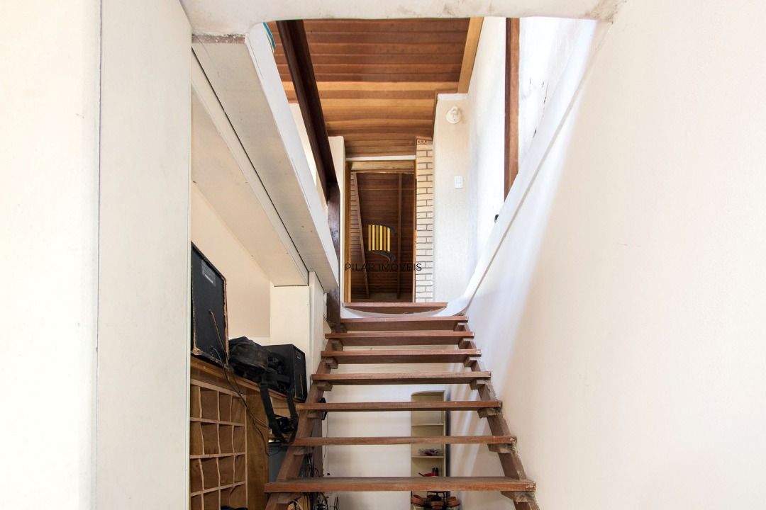 Casa para Venda - 281m², 3 dormitórios, sendo 1 suites, 3 vagas - Jardim Isabel