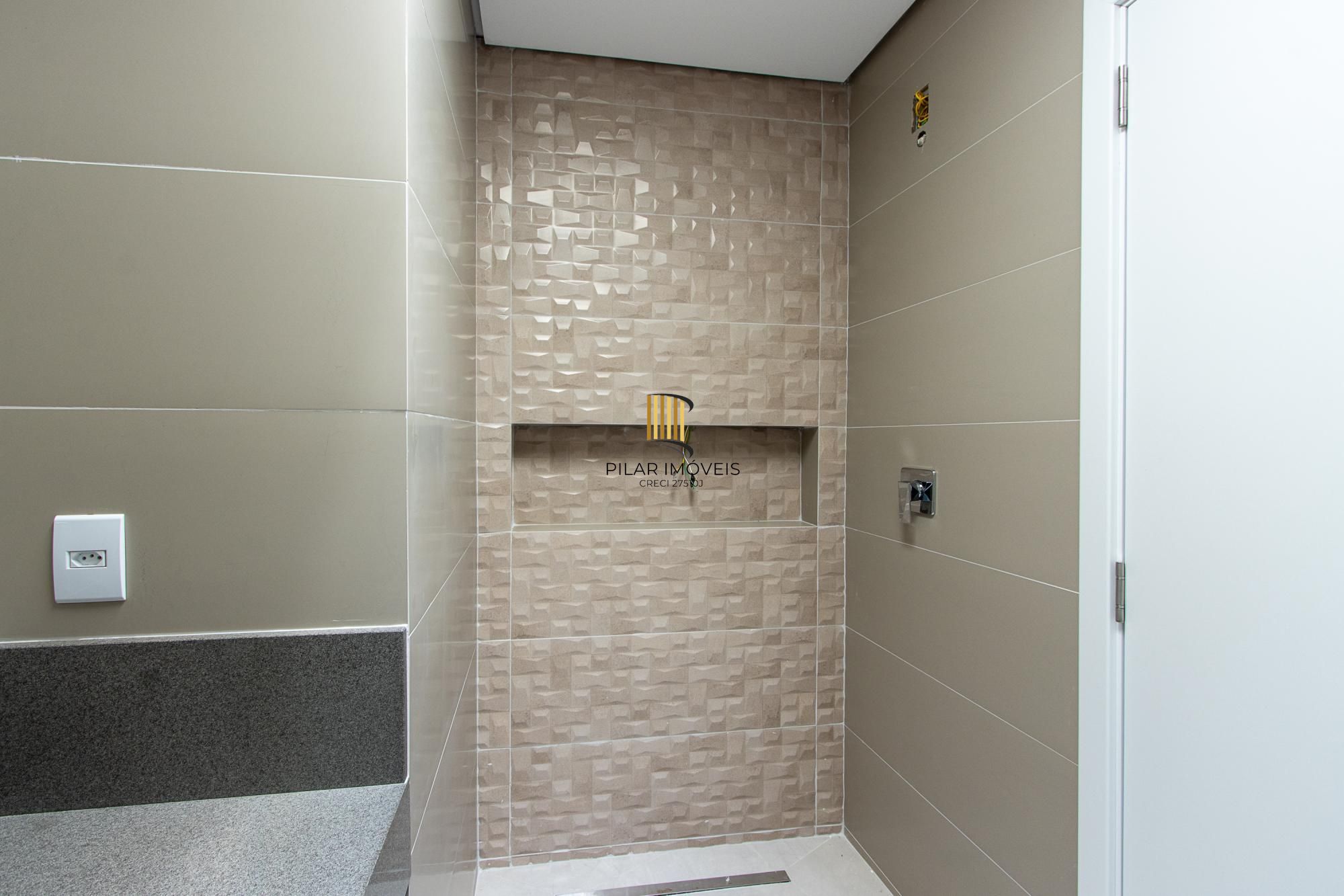 Casa de condomínio, 3 dormitórios, 3 suítes.