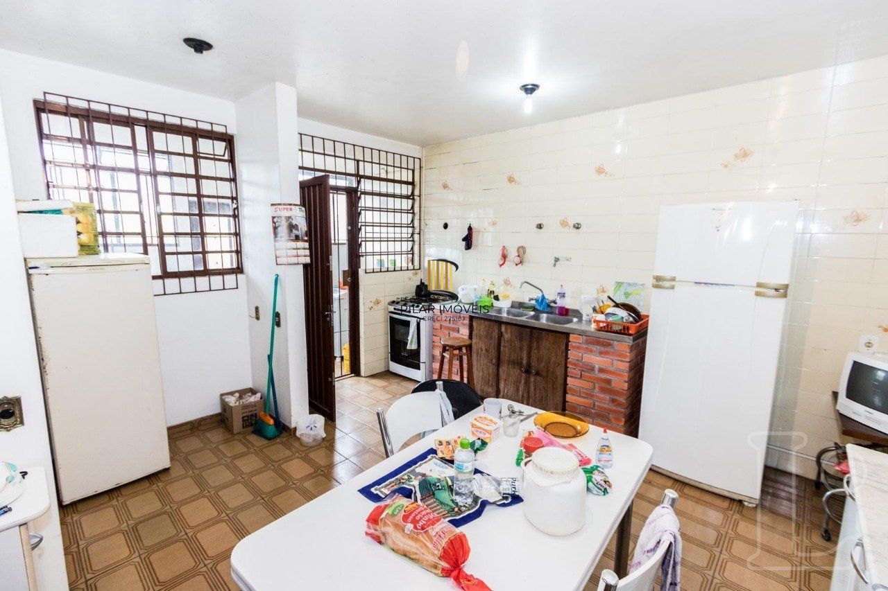 Casa para Venda - 150m², 4 dormitórios, sendo 1 suites, 5 vagas - Teresópolis