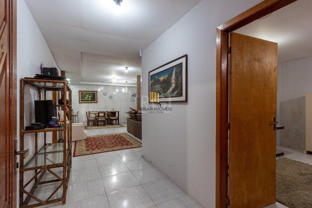 Sobrado para Venda - 300m², 3 dormitórios, sendo 1 suites, 3 vagas - Cavalhada