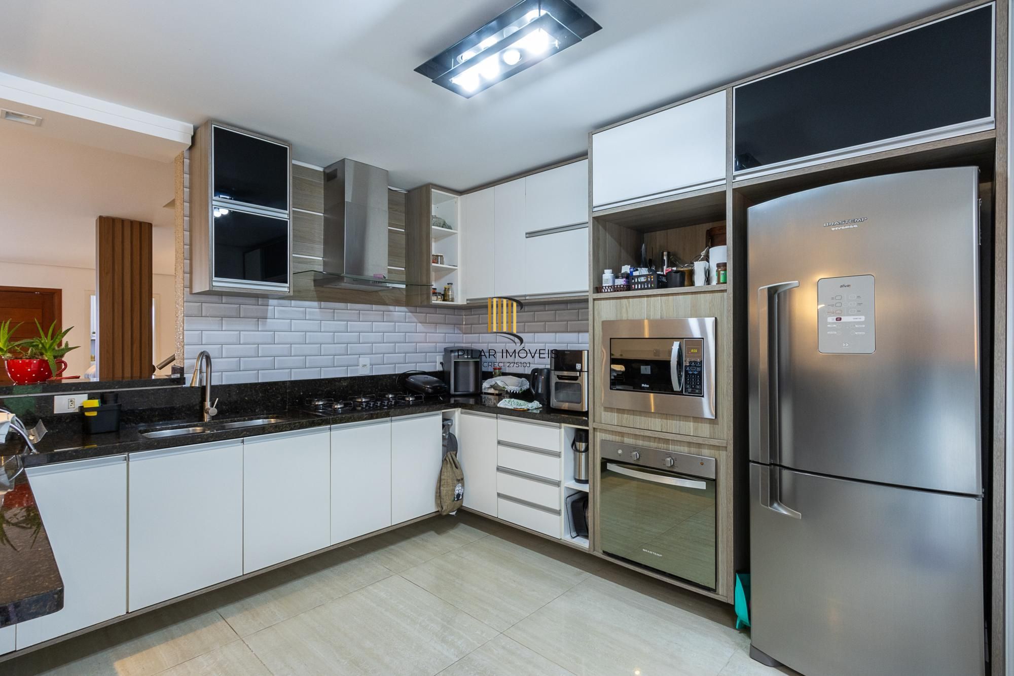 Casa 3 dormitórios no bairro Hípica