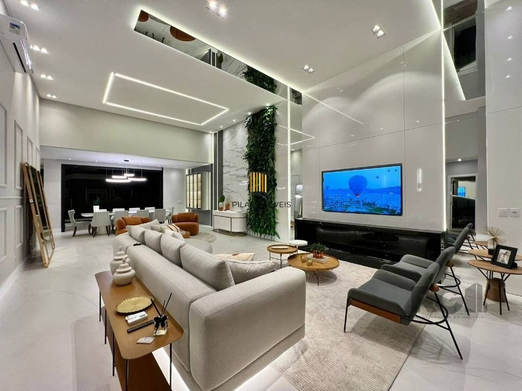 Casa térrea no Condomínio Velas da Marina com 4 suítes, piscina e 243m² privativos