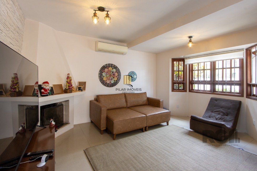 Casa 4 dormitórios no bairro Hípica
