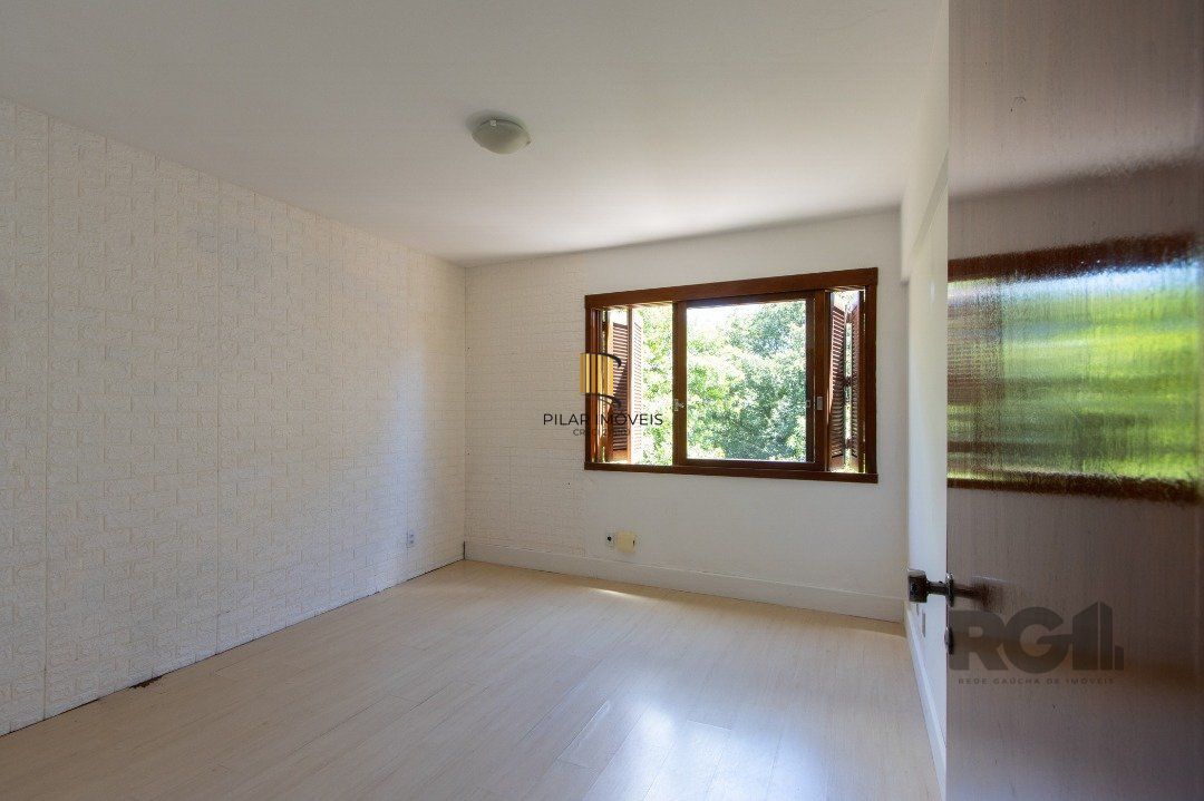 Apartamento, 2 dormitórios, bairro Cristal.