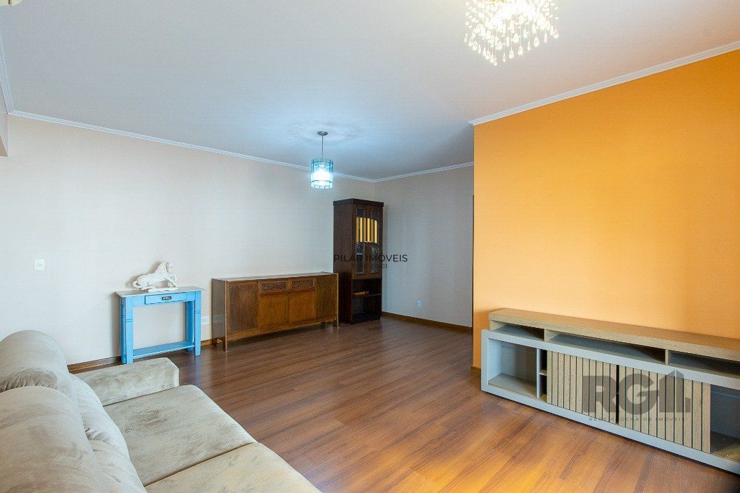 Apartamento 3 quartos, 1 suite, dependência, sacada com churrasqueira, 2 vagas - Bairro Menino Deus
