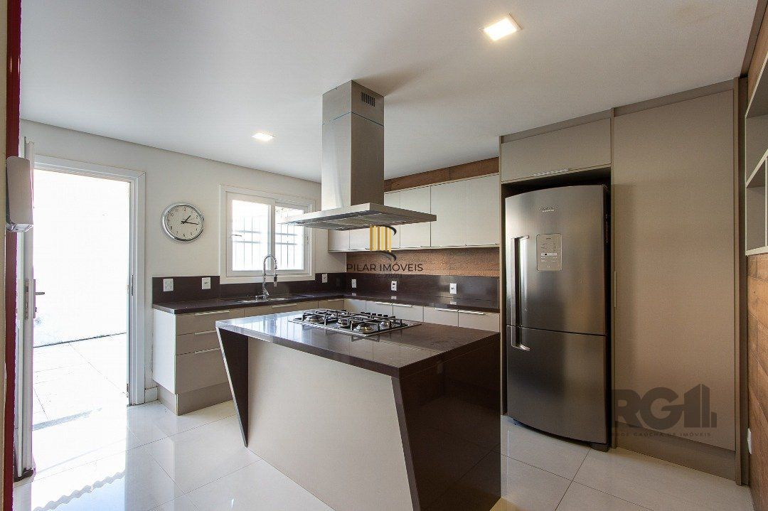 Casa 4 dormitórios no bairro Nonoai