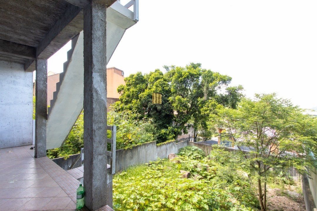 Sobrado novo,  4 quartos (1 suite), 440m² privativos - Bairro Guarujá