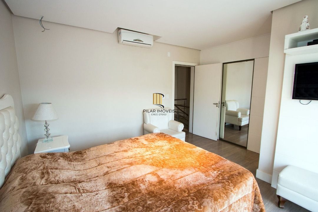 Casa para Venda - 147.3m², 3 dormitórios, sendo 1 suites, 3 vagas - Guarujá