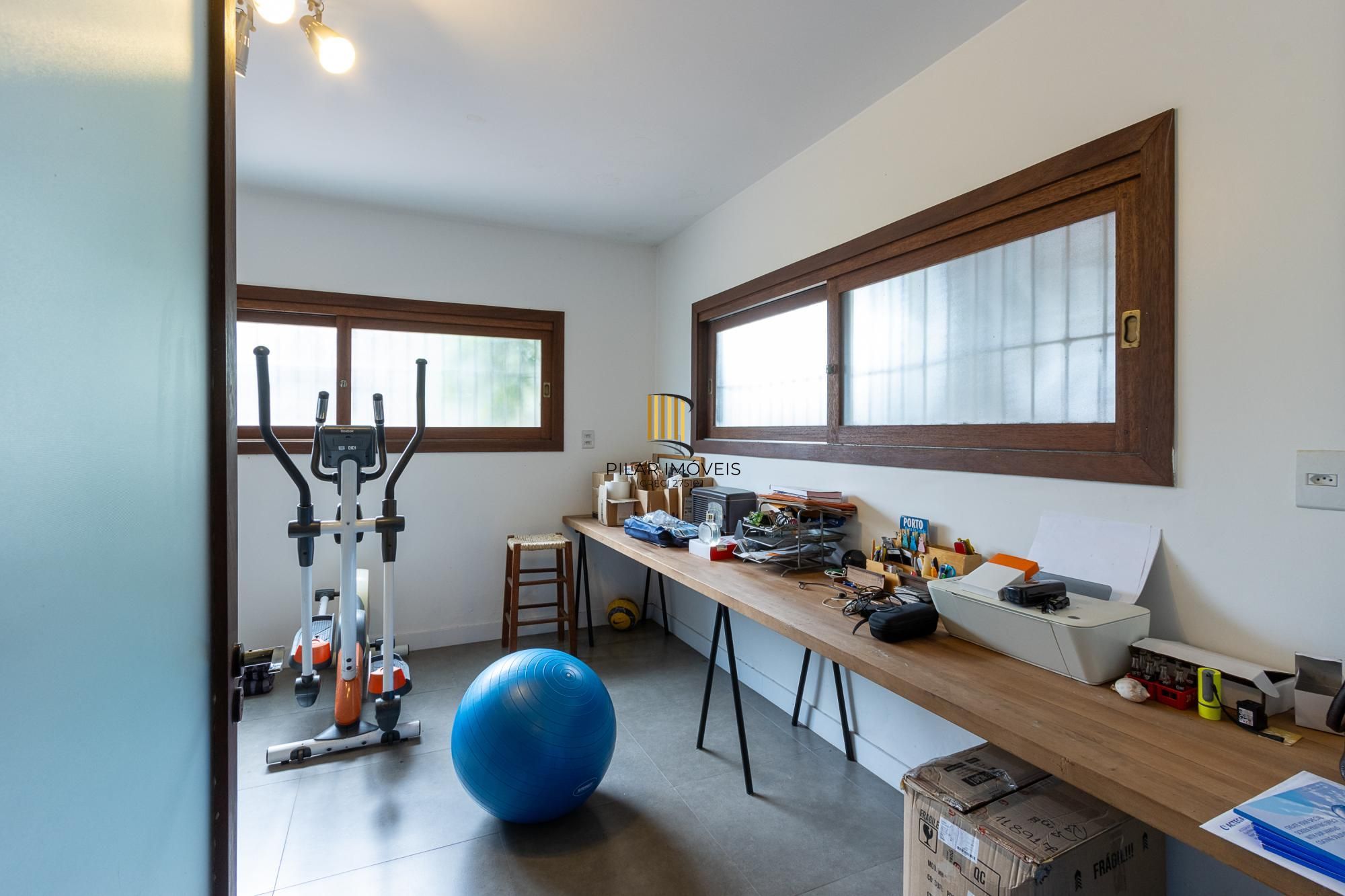 Casa com 6 quartos à venda  bairro Espírito Santo, Porto Alegre.