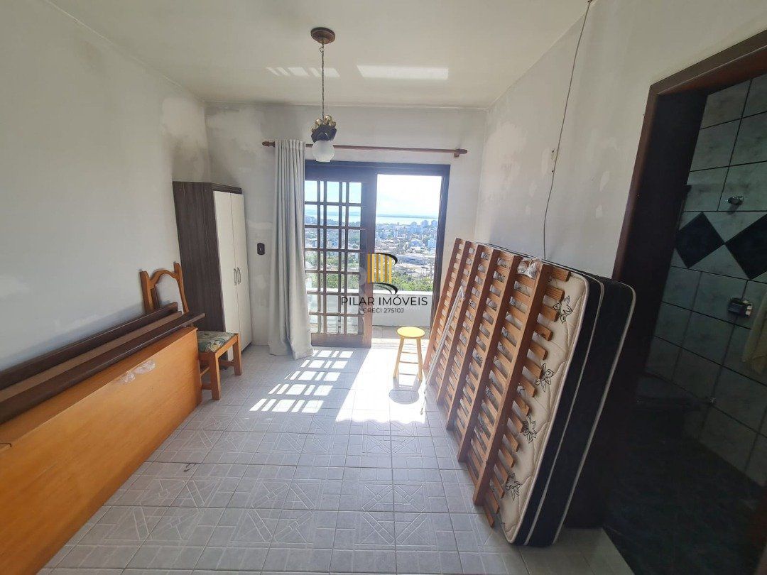 Casa para Venda - 464m², 5 dormitórios, sendo 4 suites, 4 vagas - Nonoai