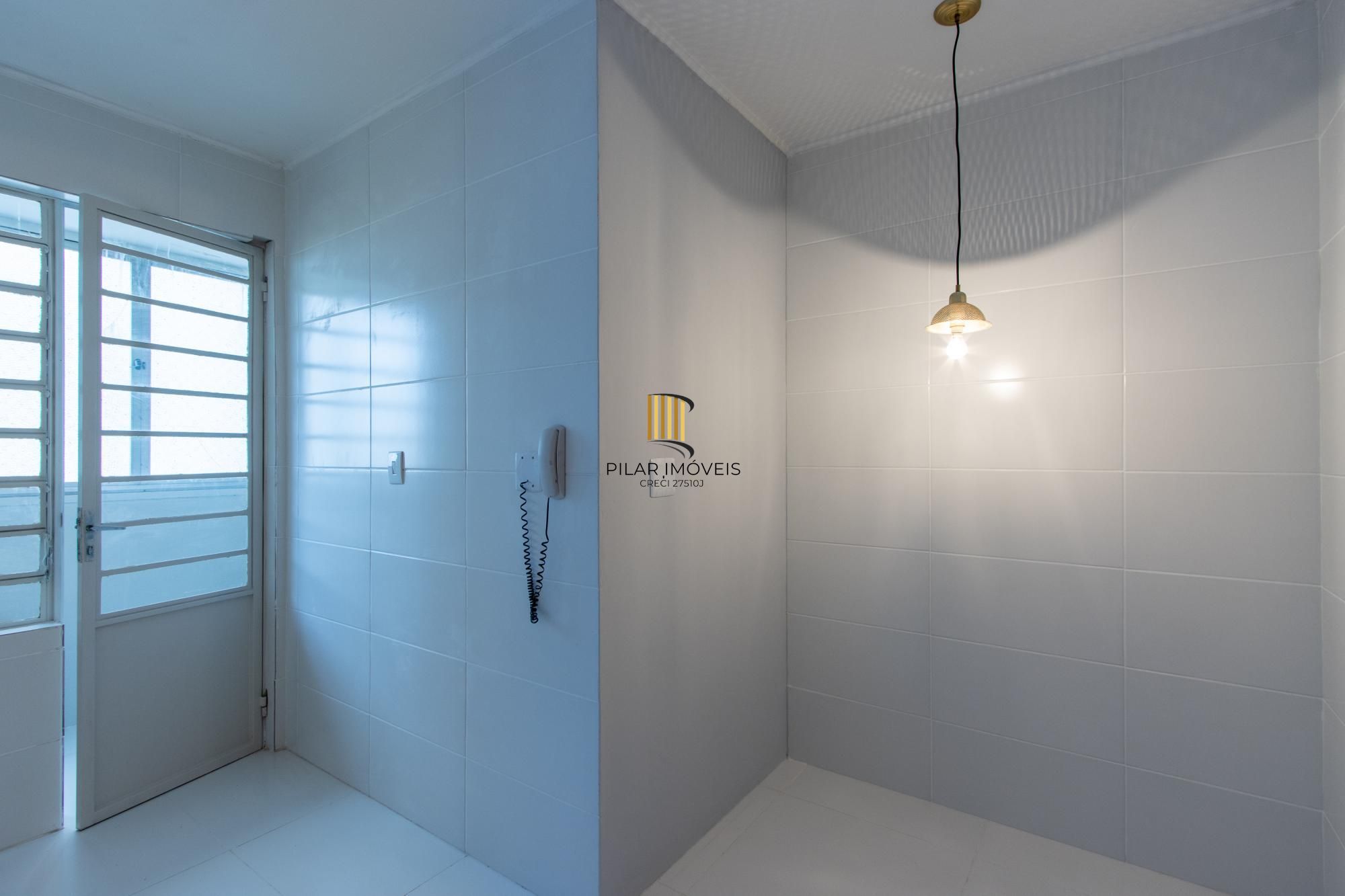 Apartamento 3 quartos, reformado, condomínio com infraestrutura - Bairro Cristal