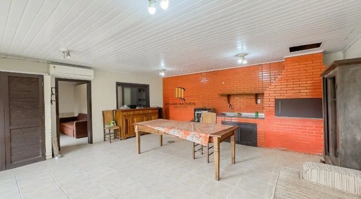 Casa de 3 dormitórios, 1 suíte e 3 vagas de garagem, bairro Ipanema.