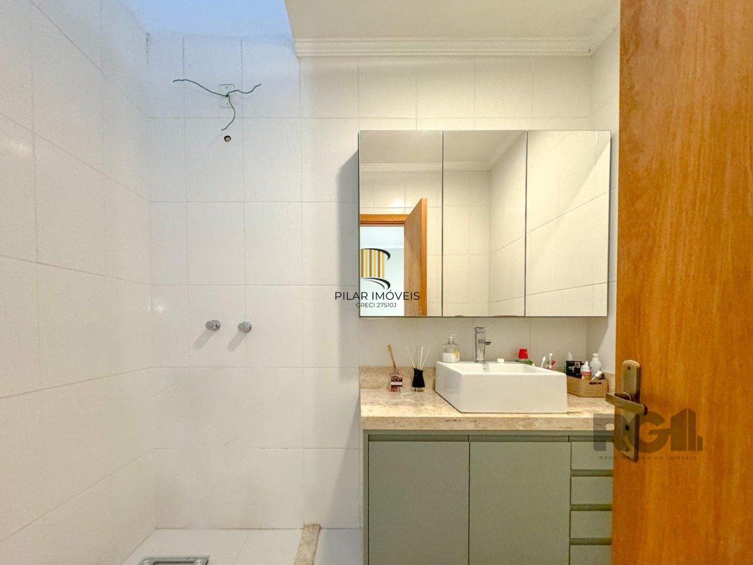 Casa para Venda - 135m², 3 dormitórios, sendo 1 suites, Hípica