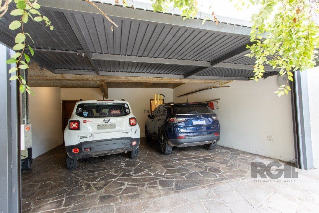 Sobrado com vista para Rio, 3 quartos, 2 suites, pátio, piscina, vaga para 4 carros - Bairro Vila Assunção