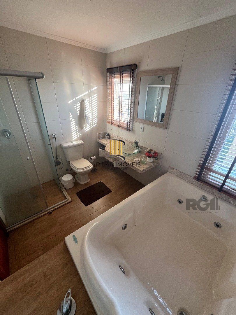 Sobrado com vista para o Rio,  3 quartos, suite, pátio - Guarujá