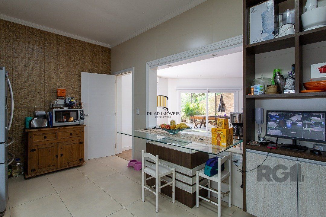 Apartamento com uma cobertura horizontal com 329,10 m² privativos com suíte