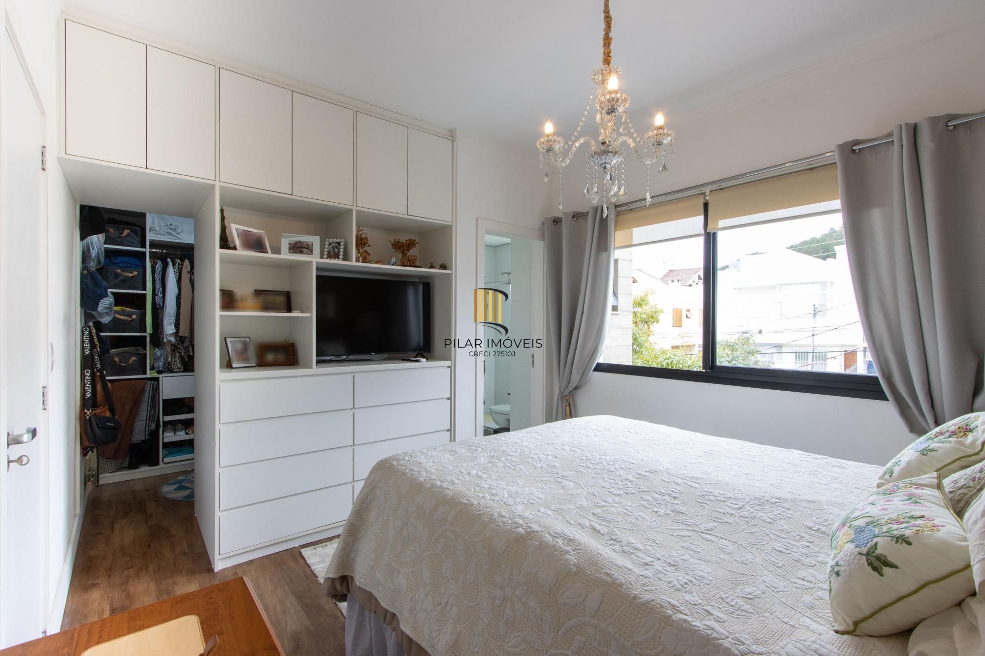 Excelente casa de alvenaria, 4 dormitórios, 2 suítes e 2 vagas de garagem.