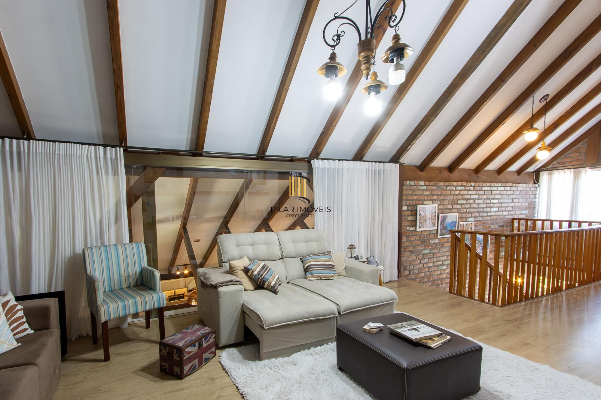 Casa 4 suites no Terra Ville, com home office, estar íntimo, 4 vagas e piscina.