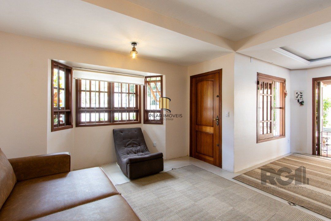Casa 4 dormitórios no bairro Hípica