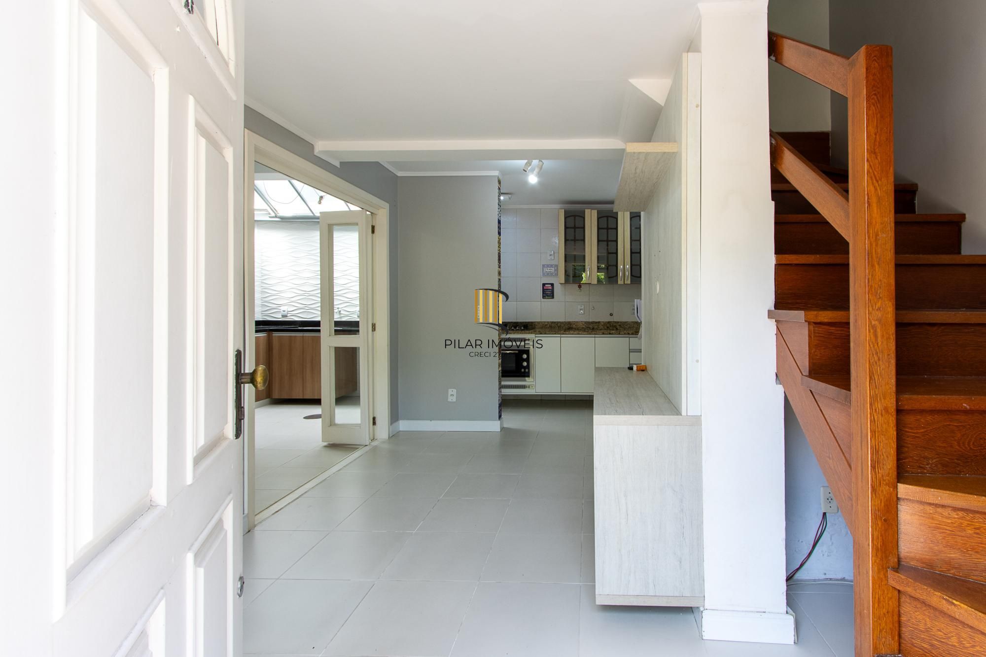 Casa de Condomínio 3 dormitórios no bairro Cristal